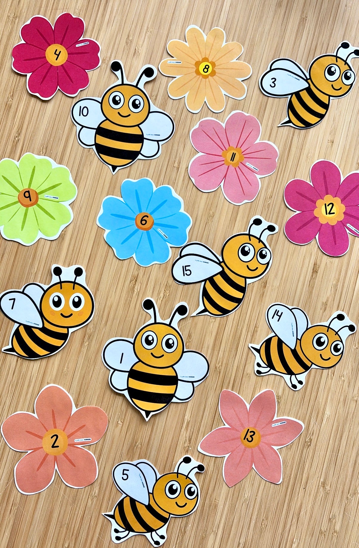 Fleurs et abeilles numérotées