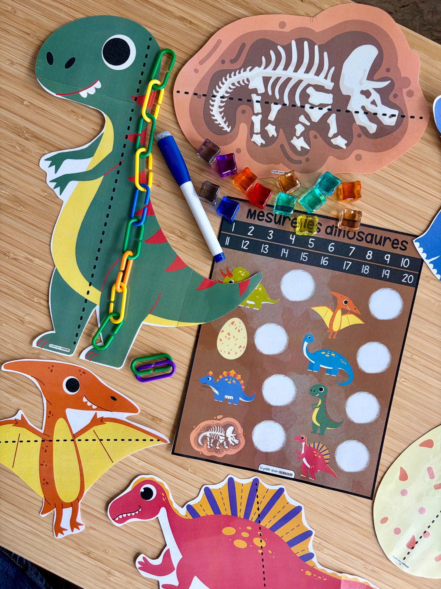 Ensemble - Ateliers de lettres thématique Dinosaures - Dd, Ff, Mm, Ss, Vv
